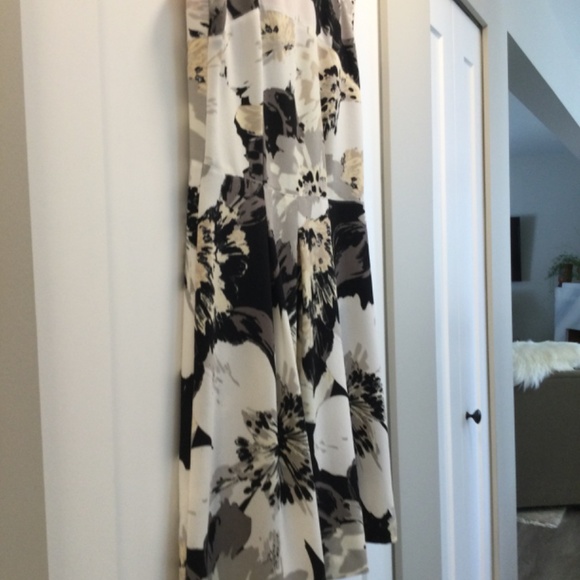 NWOT Gorgeous Ladies Summer Dress - Picture 7 of 10